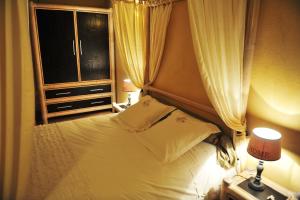 Postel nebo postele na pokoji v ubytování Chambres d'Hôtes Le Puits d'Amour