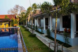 Kolam renang di atau di dekat Thanawong Pool Villa