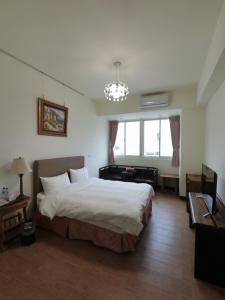 Postel nebo postele na pokoji v ubytování Long Zhi Yue Hotel