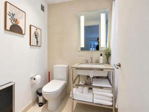 Manhayyan High Rise Manhattan High Rise steps away to time square, New York (updated prices ...