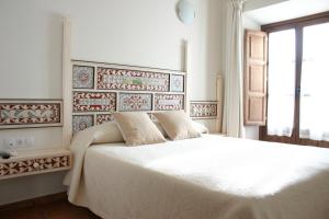 Postel nebo postele na pokoji v ubytování Hostal Santa María de Úbeda