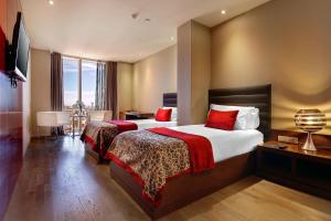 Posteľ alebo postele v izbe v ubytovaní Olivia Plaza Hotel