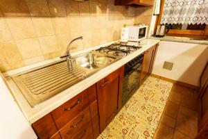 A kitchen or kitchenette at Casa Martin
