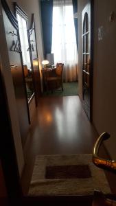 Łóżko lub łóżka w pokoju w obiekcie Hotel Bristol
