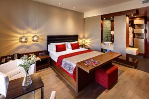 Posteľ alebo postele v izbe v ubytovaní Olivia Plaza Hotel