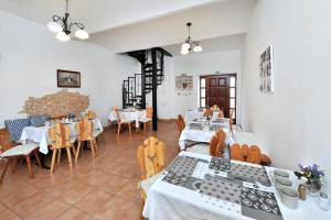 מסעדה או מקום אחר לאכול בו ב-Pension Villa Kunerad