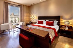 Posteľ alebo postele v izbe v ubytovaní Olivia Plaza Hotel