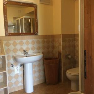 Et badeværelse på Appartamenti Cavriè