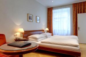 Postel nebo postele na pokoji v ubytování Hotel Kaiserin Elisabeth