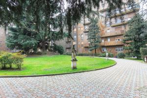A garden outside Appartamento Rosso a Milano, vicino allo IEO