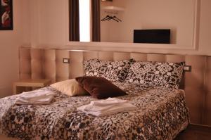 A bed or beds in a room at Agrihotel Croce Vallone