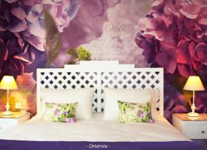 A bed or beds in a room at Villa Kiza Apartments