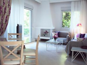 A seating area at Villa Kiza Apartments