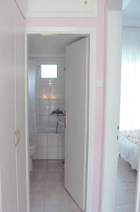 A bed or beds in a room at Villa Kiza Apartments