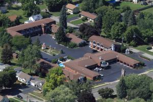 an overhead view of a building with a parking lot at Lockport Inn and Suites in Lockport