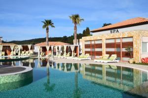 Πισίνα στο ή κοντά στο Olympia Golden Beach Resort & Spa