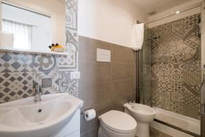 Koupelna v ubytování Ai Lattarini House + 37 fotografií