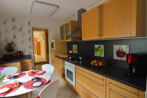 a kitchen with a table with a bowl of fruit on it at Gästehaus Fährmann in Vehra