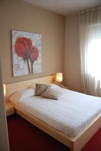 a bedroom with a bed with a flower painting on the wall at Cavalieri del Tau in Altopascio