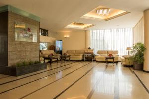 Posezení v ubytování The Red Maple Mashal