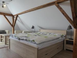 Postel nebo postele na pokoji v ubytování Tündérgyöngye Apartmanház