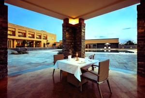 A restaurant or other place to eat at Dera Masuda Luxury Resort
