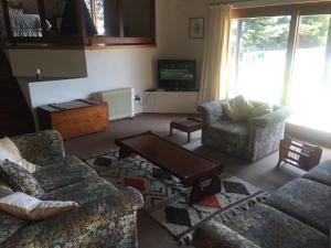 TV a/nebo společenská místnost v ubytování Lairds Lodge + 2 fotografie
