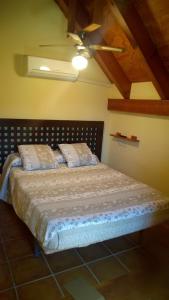 a bedroom with a large bed in a room at Casas El Suspiro in Zahora