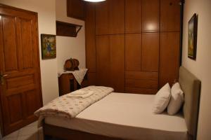 Ένα ή περισσότερα κρεβάτια σε δωμάτιο στο Anna's Villa Portaria