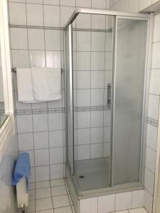 A bathroom at Villa Elena Még 36 kép