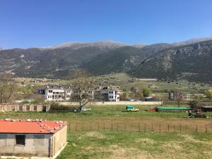 A general mountain view or a mountain view taken from a vendégházakat