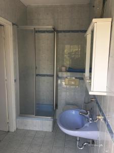 A bathroom at Villa Elena