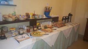 Opciones de desayuno disponibles en Antico Borgo Petralia