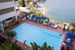 Bazén v ubytování Bay Palace Mazzarò nebo v jeho okolí