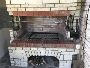 A vendégházban sütögetési lehetőséget kínál a vendégeknek