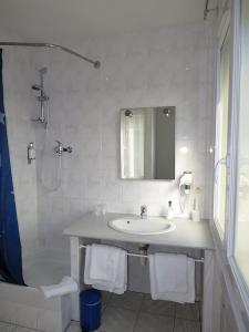 Kupatilo u objektu Hôtel Evian Express - Terminus