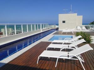 المسبح في Gray Home Maceio - Condominio JTR أو بالجوار