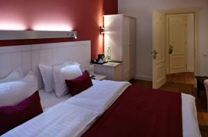 Postel nebo postele na pokoji v ubytování Rudolfo Hotel
