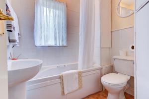 a bathroom with a tub and a toilet and a sink at Dolphin Guesthouse in Scarborough +22 photos
