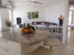 Kuchyň nebo kuchyňský kout v ubytování Appartement Les Alizés