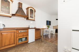 Kuchyňa alebo kuchynka v ubytovaní Jantar Apartamenty - Penthouse Sea View Morska