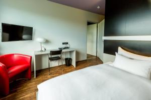 Ένα ή περισσότερα κρεβάτια σε δωμάτιο στο Dasbreitehotel am Rhein