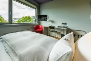 Ένα ή περισσότερα κρεβάτια σε δωμάτιο στο Dasbreitehotel am Rhein