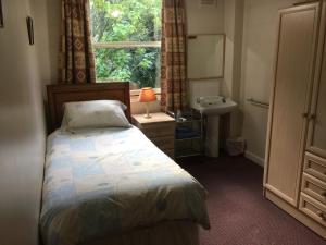 A bed or beds in a room at St. James's Guest House