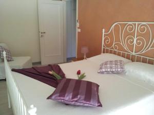 A bed or beds in a room at La Casetta - Near the sea & free parking