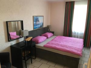 Säng eller sängar i ett rum på Hotel Rhein INN