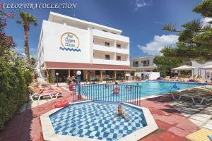 Bazén v ubytování Cleopatra Classic Hotel nebo v jeho okolí
