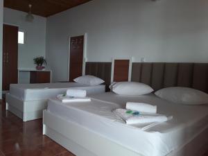 Voodi või voodid majutusasutuse Hotel Riviera toas