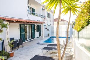 Balkon atau teras di Help Yourself Hostels - Carcavelos Coast