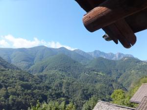 イントラーニャにあるCasa del sartoの家から山々の景色